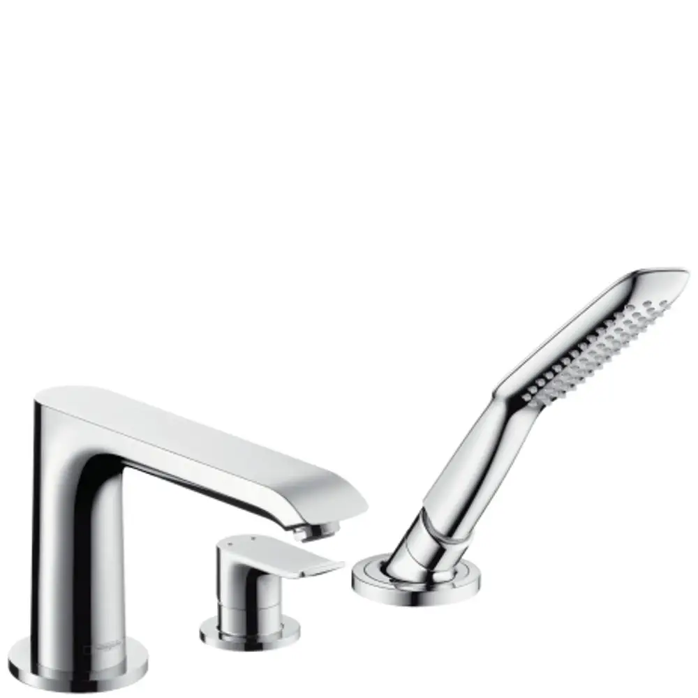Wannenrandmischer von Hansgrohe mit drei Komponenten: ein Hauptmischer mit einem Hebel, eine separate Auslaufarmatur und eine handliche Brause mit Schlauch.